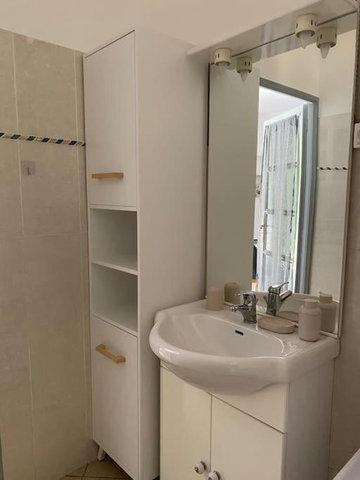 Villa Serenice - F2 Au Calme, Climatise, Wifi Et Parking Gratuit 외부 사진